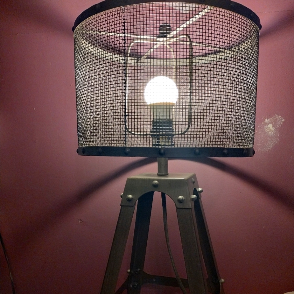 Medium size table lamp